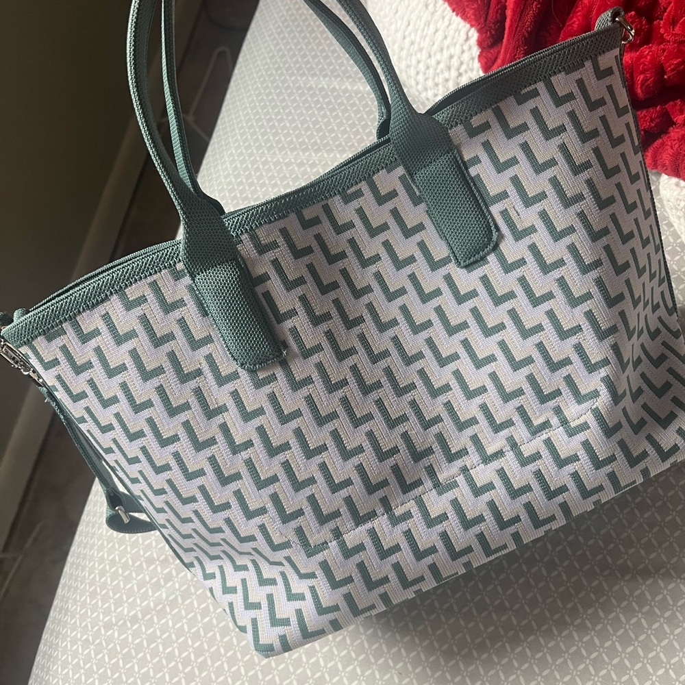 lululemon athletica Green and White Tote Bag - Picture 3 of 9